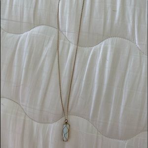 brandy melville quartz point necklace